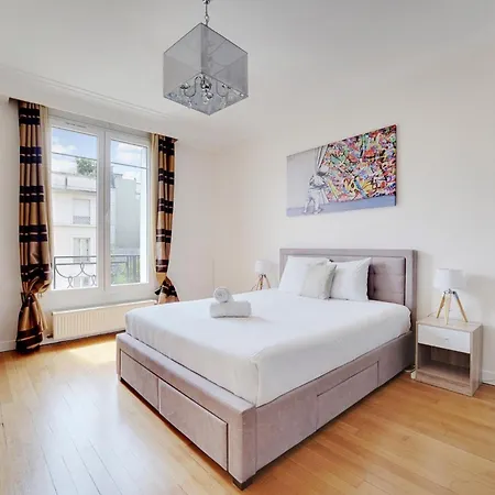 Joli 90m2 - 2 Ch Proche Champs-elysees, Climatise Apartment